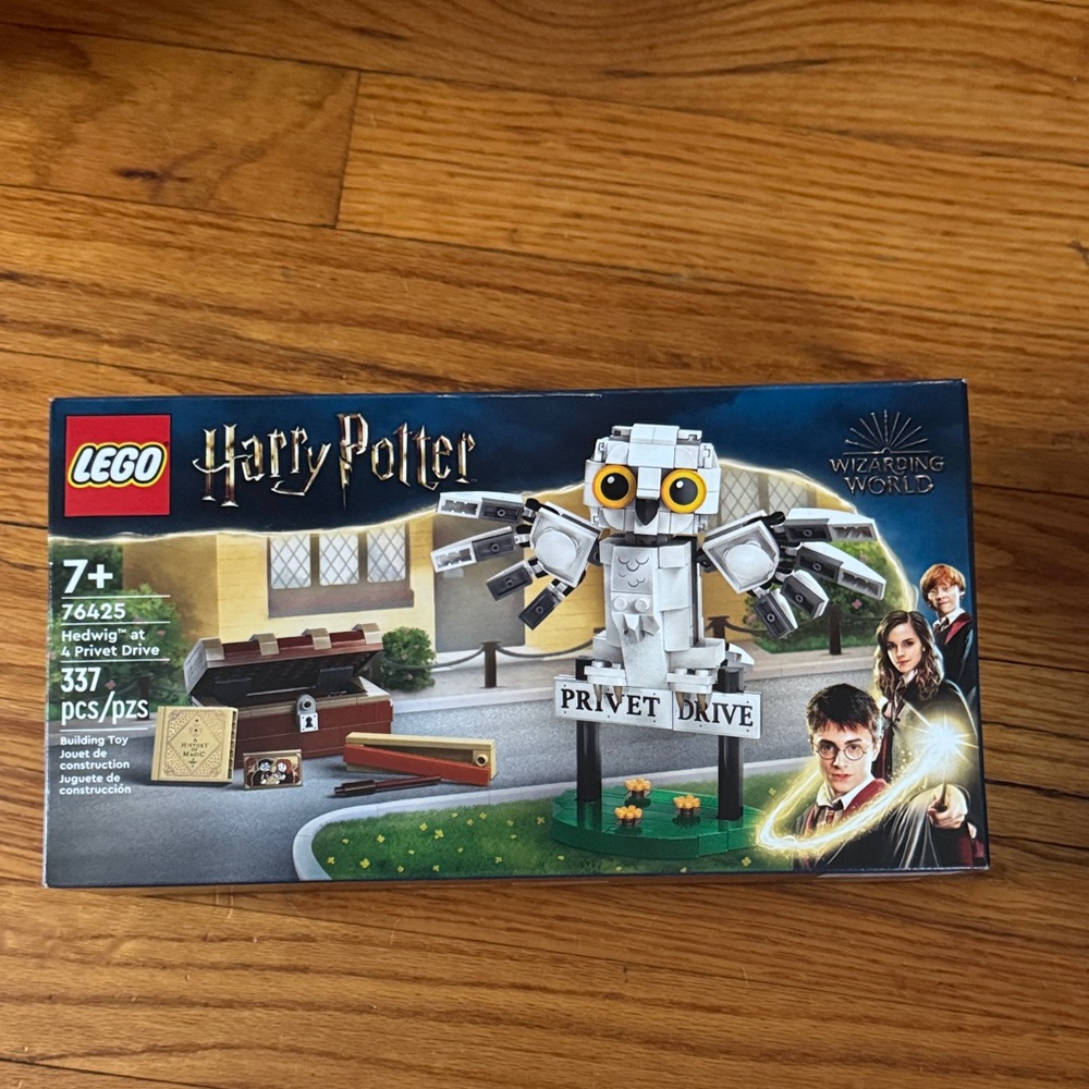 LEGO Harry Potter Hedwig Set with White and Black Pieces
